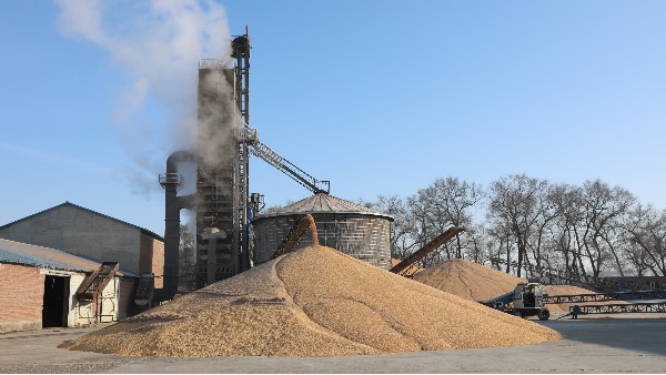 扭虧為盈，糧食烘干用上秸稈打捆直燃鍋爐就是省